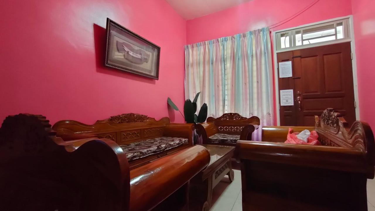 Zulaikha'S Homestay Ulu Tiram Johor Bahru Esterno foto